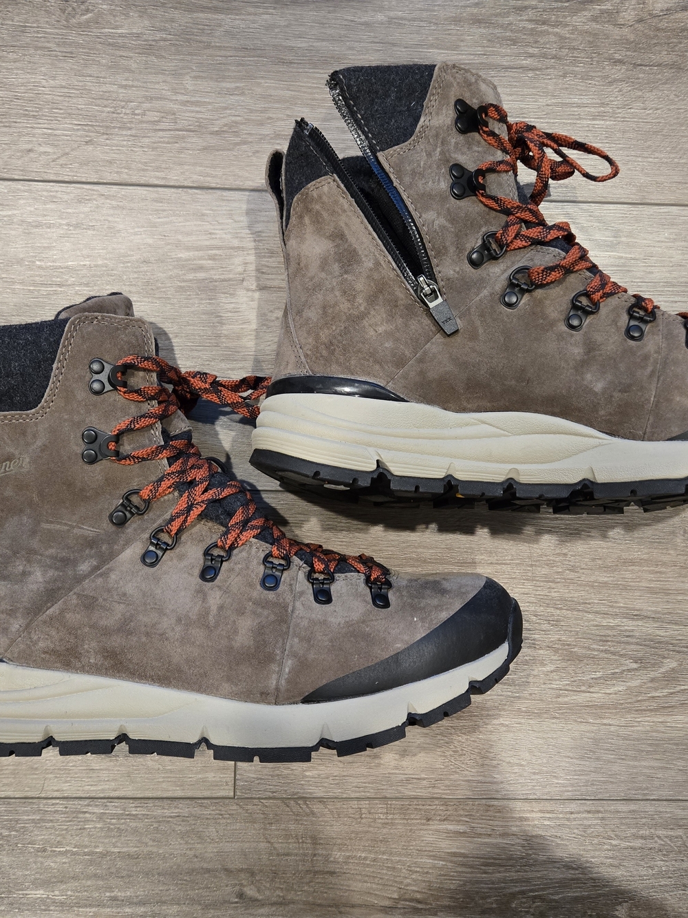 Danner Men's Arctic 600 Side-Zip 7" Brown/Red 200G